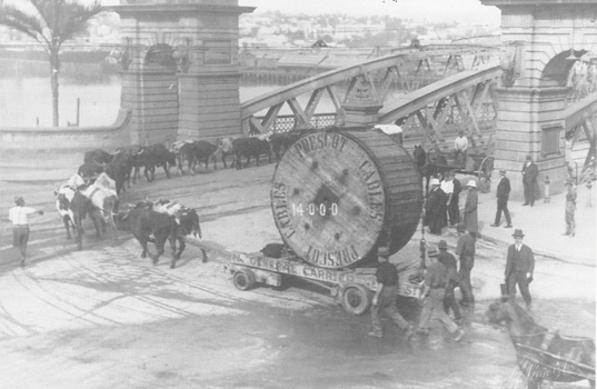 Hauling cables across Victoria Bridge (Brisbane), 1925